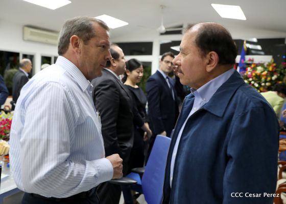 Comandante Daniel y Compañera Rosario se reúnen con Misión del FMI