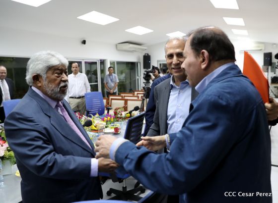 Comandante Daniel y Compañera Rosario se reúnen con Misión del FMI