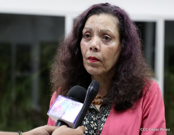 Comandante Daniel y Compañera Rosario se reúnen con Misión del FMI