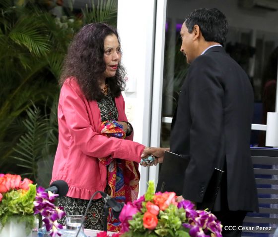 Comandante Daniel y Compañera Rosario se reúnen con Misión del FMI