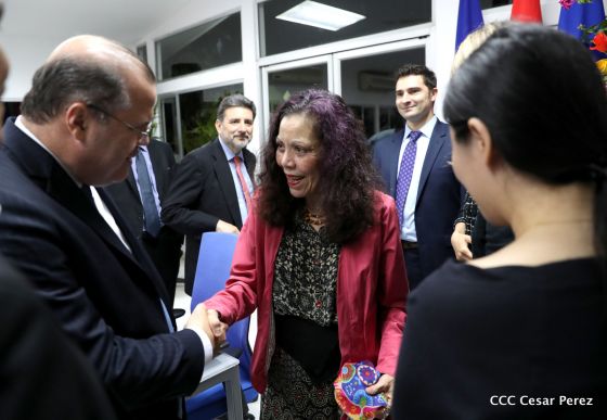 Comandante Daniel y Compañera Rosario se reúnen con Misión del FMI