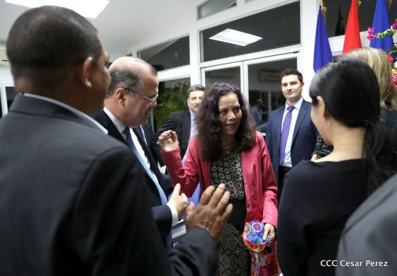 Comandante Daniel y Compañera Rosario se reúnen con Misión del FMI