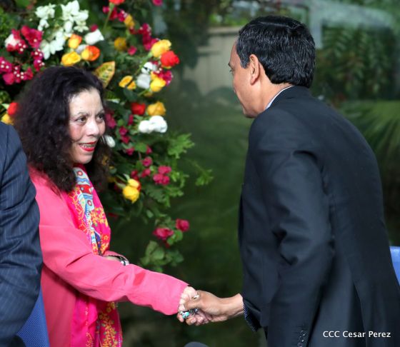 Comandante Daniel y Compañera Rosario se reúnen con Misión del FMI