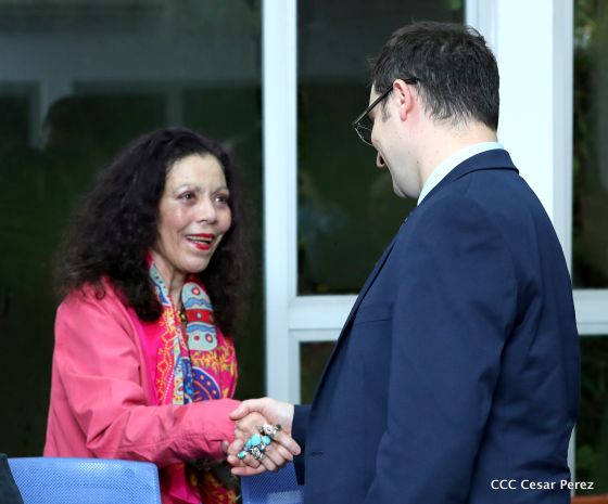 Comandante Daniel y Compañera Rosario se reúnen con Misión del FMI