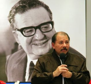 Daniel, Rosario y Juventud rinden homenaje a Salvador Allende