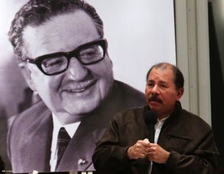 Daniel, Rosario y Juventud rinden homenaje a Salvador Allende
