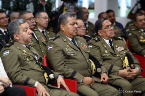 Daniel y Rosario presiden Acto de Ascenso en Grados y Entrega de Memoria Anual del Ejército