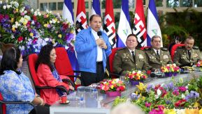 Daniel y Rosario presiden Acto de Ascenso en Grados y Entrega de Memoria Anual del Ejército