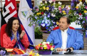 Daniel y Rosario presiden Acto de Ascenso en Grados y Entrega de Memoria Anual del Ejército