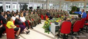 Daniel y Rosario presiden Acto de Ascenso en Grados y Entrega de Memoria Anual del Ejército