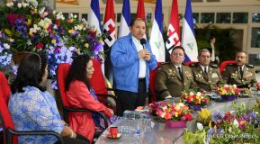 Daniel y Rosario presiden Acto de Ascenso en Grados y Entrega de Memoria Anual del Ejército