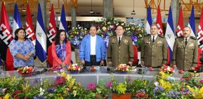 Daniel y Rosario presiden Acto de Ascenso en Grados y Entrega de Memoria Anual del Ejército