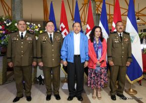 Daniel y Rosario presiden Acto de Ascenso en Grados y Entrega de Memoria Anual del Ejército