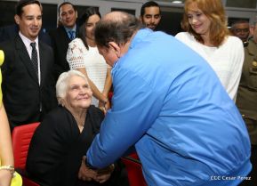 Daniel y Rosario presiden Acto de Ascenso en Grados y Entrega de Memoria Anual del Ejército