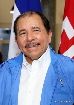 Daniel y Rosario presiden Acto de Ascenso en Grados y Entrega de Memoria Anual del Ejército