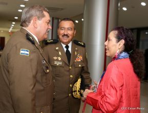 Daniel y Rosario presiden Acto de Ascenso en Grados y Entrega de Memoria Anual del Ejército