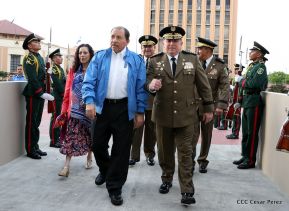 Daniel y Rosario presiden Acto de Ascenso en Grados y Entrega de Memoria Anual del Ejército