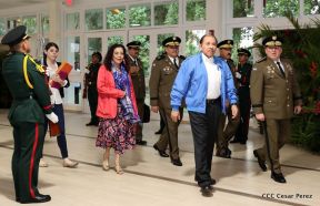 Daniel y Rosario presiden Acto de Ascenso en Grados y Entrega de Memoria Anual del Ejército