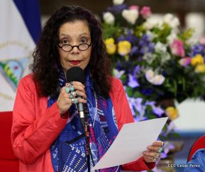 Daniel y Rosario presiden Acto de Ascenso en Grados y Entrega de Memoria Anual del Ejército