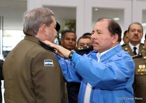 Daniel y Rosario presiden Acto de Ascenso en Grados y Entrega de Memoria Anual del Ejército