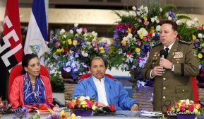 Daniel y Rosario presiden Acto de Ascenso en Grados y Entrega de Memoria Anual del Ejército