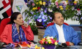 Daniel y Rosario presiden Acto de Ascenso en Grados y Entrega de Memoria Anual del Ejército