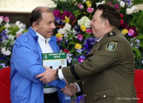 Daniel y Rosario presiden Acto de Ascenso en Grados y Entrega de Memoria Anual del Ejército