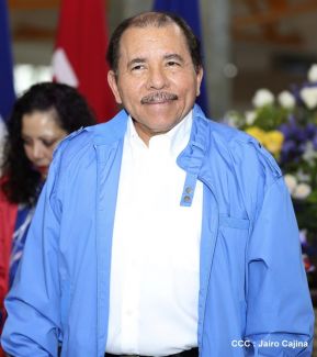 Daniel y Rosario presiden Acto de Ascenso en Grados y Entrega de Memoria Anual del Ejército