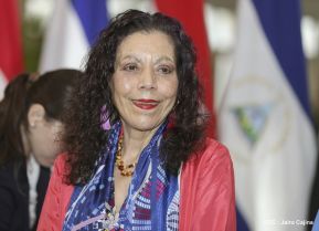 Daniel y Rosario presiden Acto de Ascenso en Grados y Entrega de Memoria Anual del Ejército