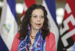 Daniel y Rosario presiden Acto de Ascenso en Grados y Entrega de Memoria Anual del Ejército