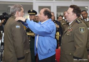 Daniel y Rosario presiden Acto de Ascenso en Grados y Entrega de Memoria Anual del Ejército