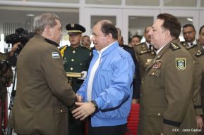 Daniel y Rosario presiden Acto de Ascenso en Grados y Entrega de Memoria Anual del Ejército