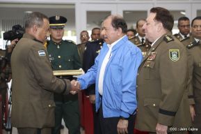 Daniel y Rosario presiden Acto de Ascenso en Grados y Entrega de Memoria Anual del Ejército