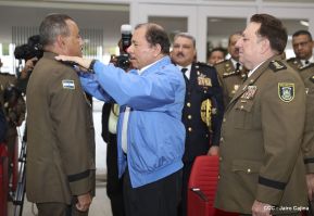 Daniel y Rosario presiden Acto de Ascenso en Grados y Entrega de Memoria Anual del Ejército