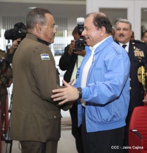 Daniel y Rosario presiden Acto de Ascenso en Grados y Entrega de Memoria Anual del Ejército