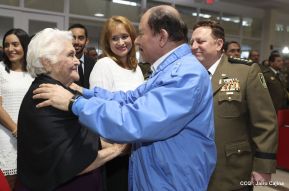 Daniel y Rosario presiden Acto de Ascenso en Grados y Entrega de Memoria Anual del Ejército