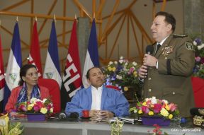 Daniel y Rosario presiden Acto de Ascenso en Grados y Entrega de Memoria Anual del Ejército