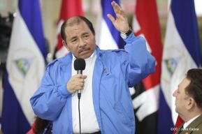 Daniel y Rosario presiden Acto de Ascenso en Grados y Entrega de Memoria Anual del Ejército