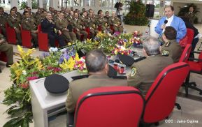 Daniel y Rosario presiden Acto de Ascenso en Grados y Entrega de Memoria Anual del Ejército