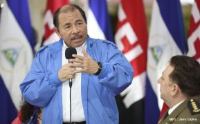 Daniel y Rosario presiden Acto de Ascenso en Grados y Entrega de Memoria Anual del Ejército