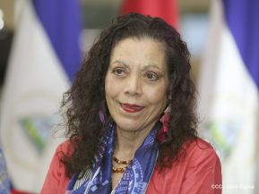 Daniel y Rosario presiden Acto de Ascenso en Grados y Entrega de Memoria Anual del Ejército