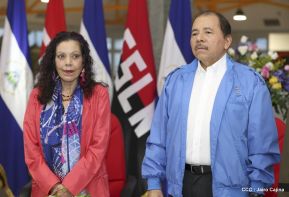 Daniel y Rosario presiden Acto de Ascenso en Grados y Entrega de Memoria Anual del Ejército