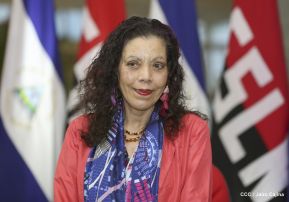 Daniel y Rosario presiden Acto de Ascenso en Grados y Entrega de Memoria Anual del Ejército