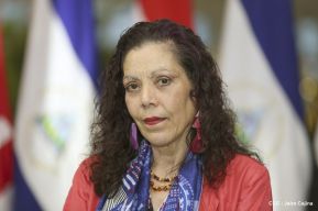 Daniel y Rosario presiden Acto de Ascenso en Grados y Entrega de Memoria Anual del Ejército