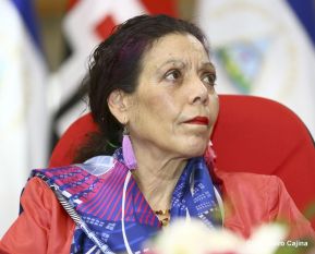 Daniel y Rosario presiden Acto de Ascenso en Grados y Entrega de Memoria Anual del Ejército