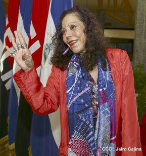 Daniel y Rosario presiden Acto de Ascenso en Grados y Entrega de Memoria Anual del Ejército