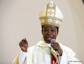 Catedral de Managua se ilumina para conmemorar centenario de la aparición de Virgen de Fátima