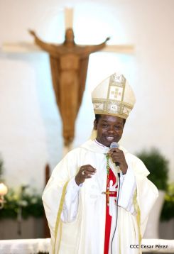 Catedral de Managua se ilumina para conmemorar centenario de la aparición de Virgen de Fátima