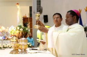 Catedral de Managua se ilumina para conmemorar centenario de la aparición de Virgen de Fátima