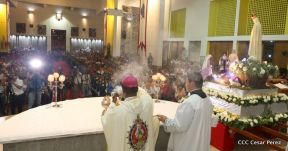 Catedral de Managua se ilumina para conmemorar centenario de la aparición de Virgen de Fátima